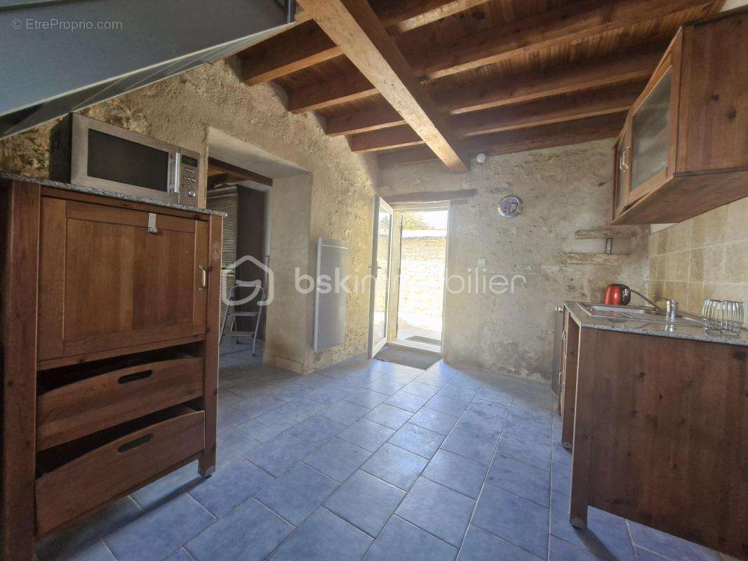 Charmante maison en pierres avec terrasse et jardin - photo 5