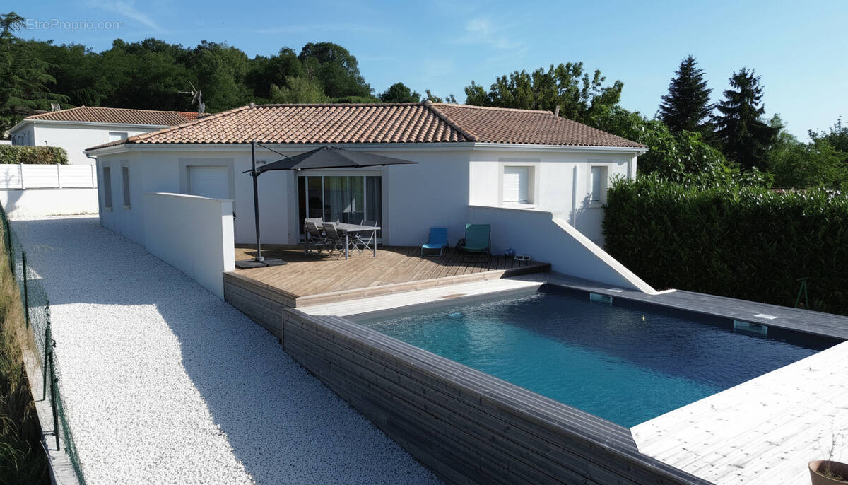 Maison à CHAMPNIERS