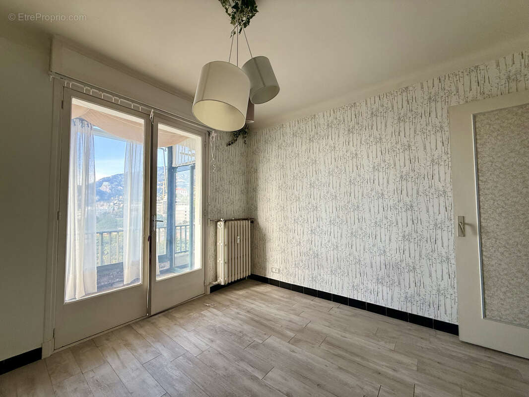 Appartement à ROQUEBRUNE-CAP-MARTIN