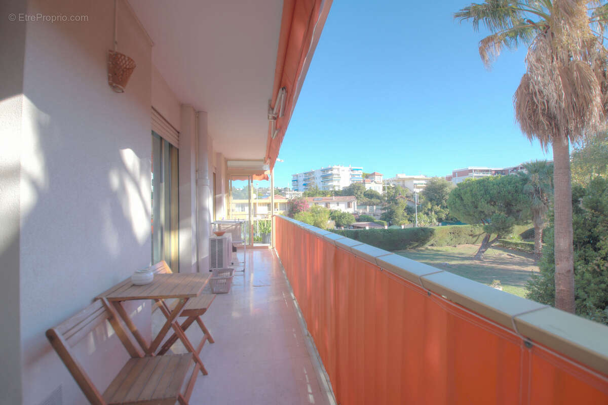 Appartement à SAINT-LAURENT-DU-VAR