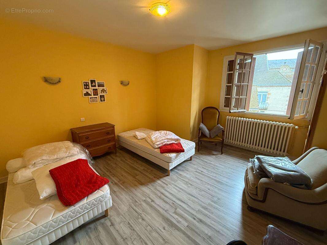 Appartement à BOURBON-L'ARCHAMBAULT