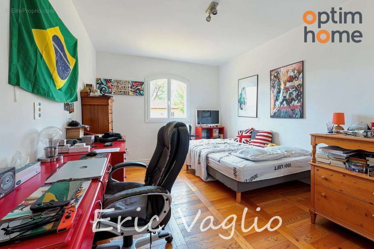 Bouc Bel Air (Aix à 10 mn) - Vente Belle Villa T5 de 269 M2, sur un terrain clos et arboré de 1257 M2 avec piscine, proche IBS,  - photo 23