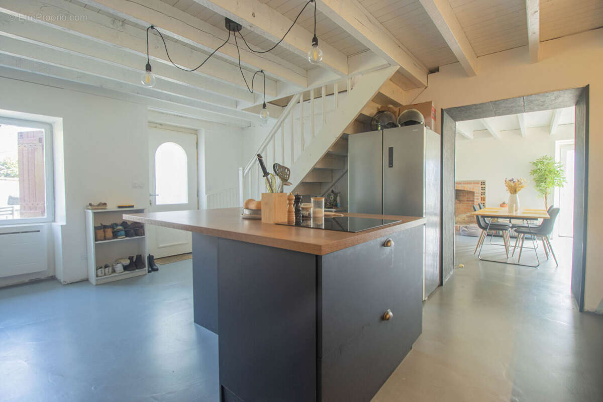 Maison à BECON-LES-GRANITS