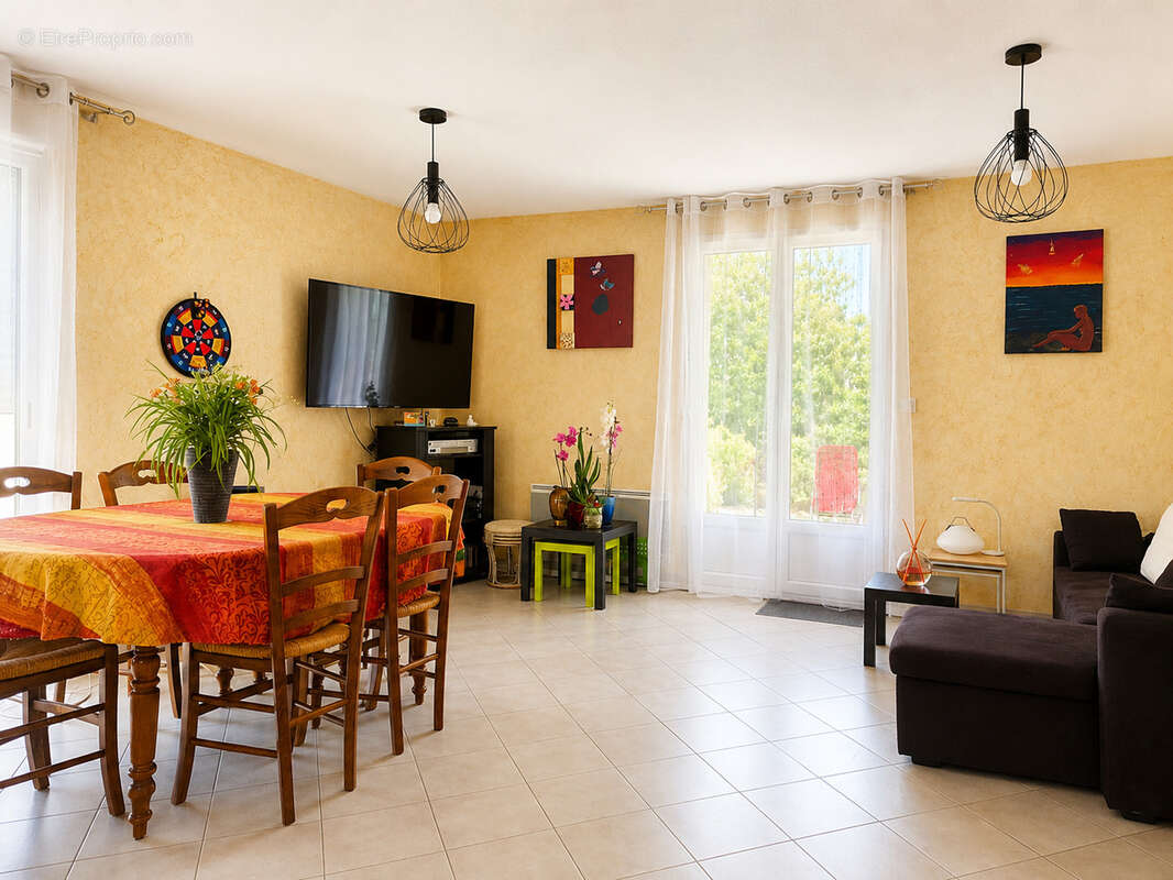 Maison de plain-pied de 109,5 m2 sur terrain constructible de 1 026 m2 - photo 6