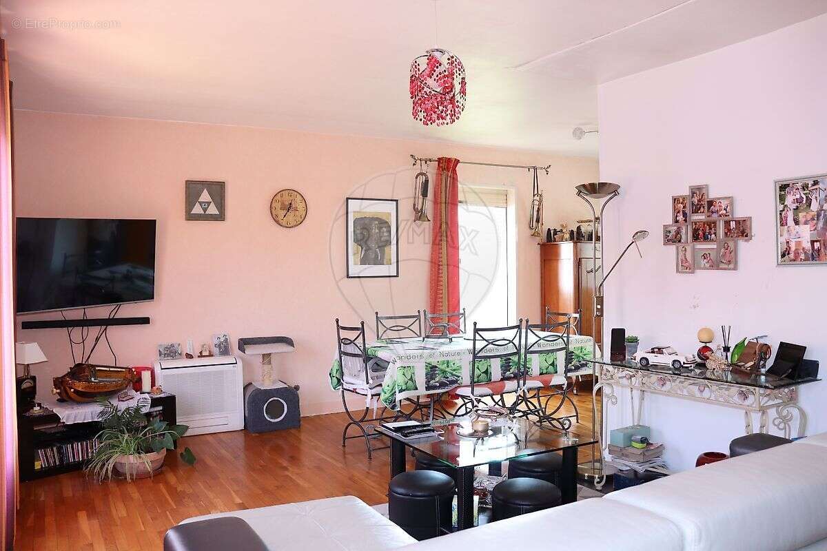 Maison à VARENNES-VAUZELLES