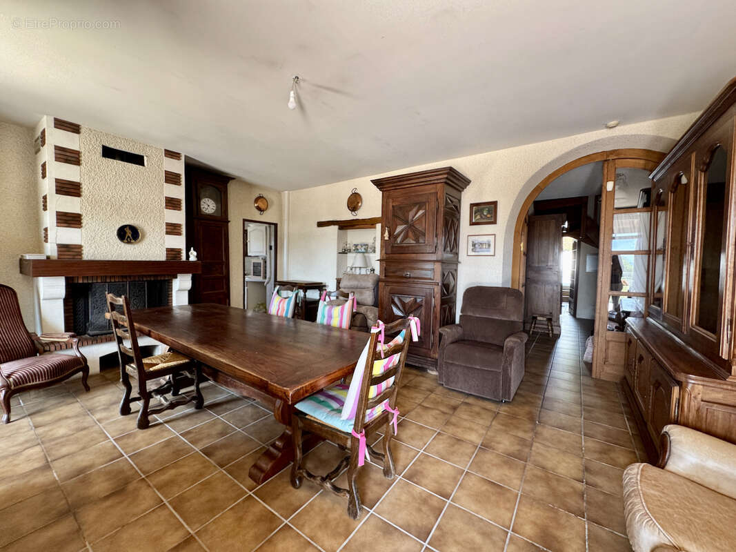 VILLENEUVE SUR LOT, propriété avec rapport locatif possible, grange, piscine et terrain d'environ 4,5ha - photo 17