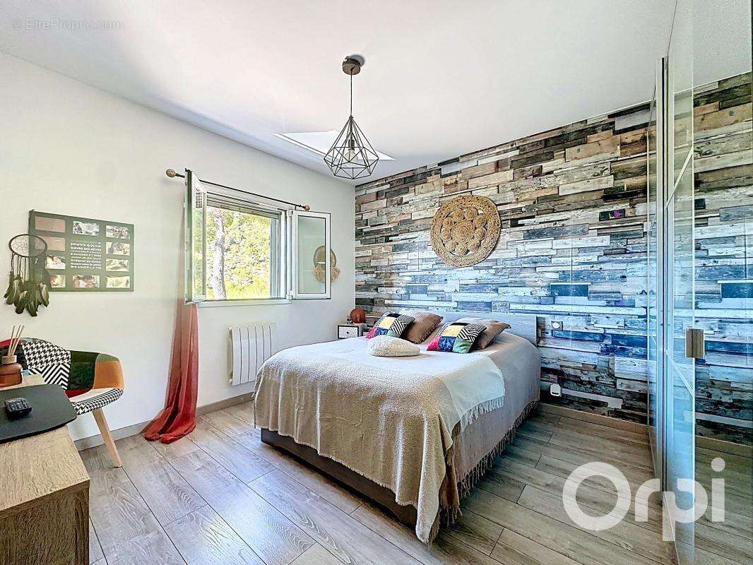 Maison à LA ROQUETTE-SUR-VAR