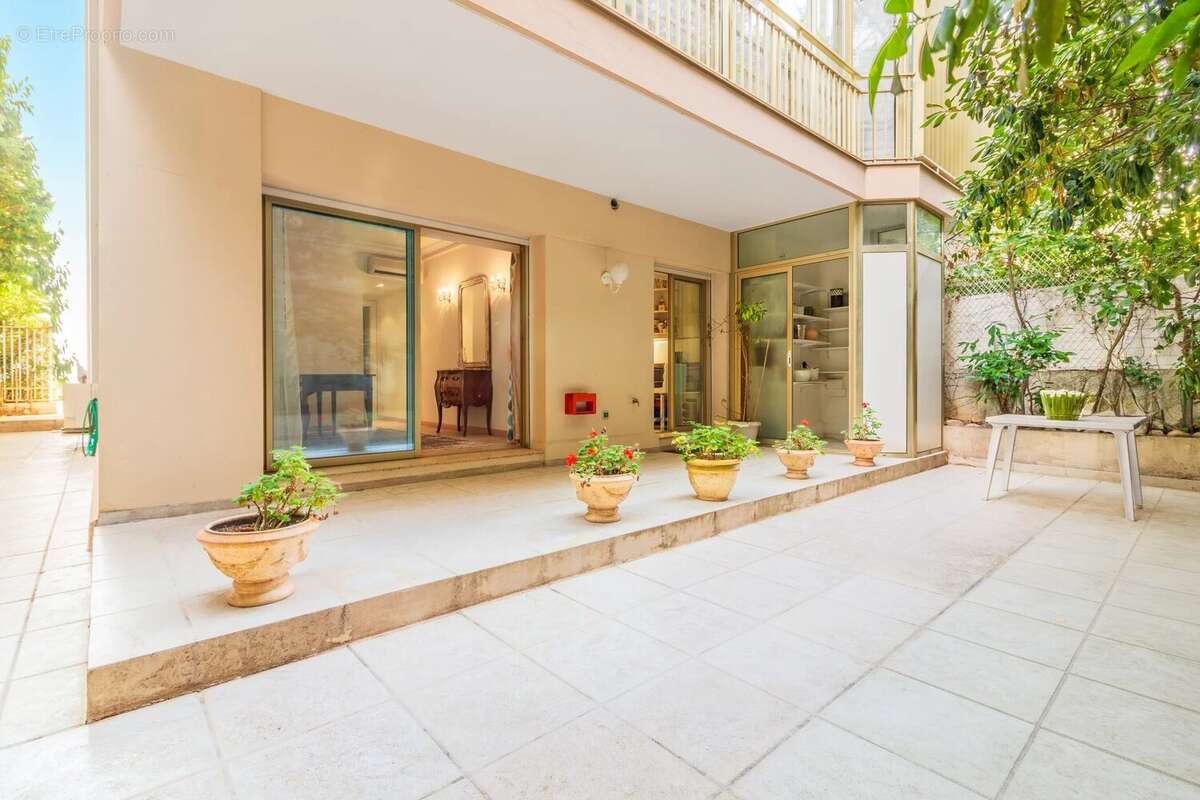 Appartement à VALLAURIS