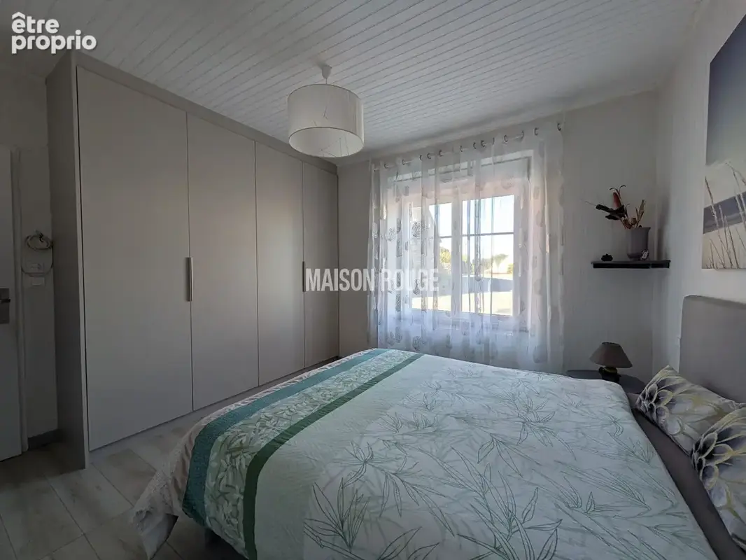 Élégante maison en pierres rénovée à Saint-Lormel avec 4 chambres et vaste terrain constructible - photo 6