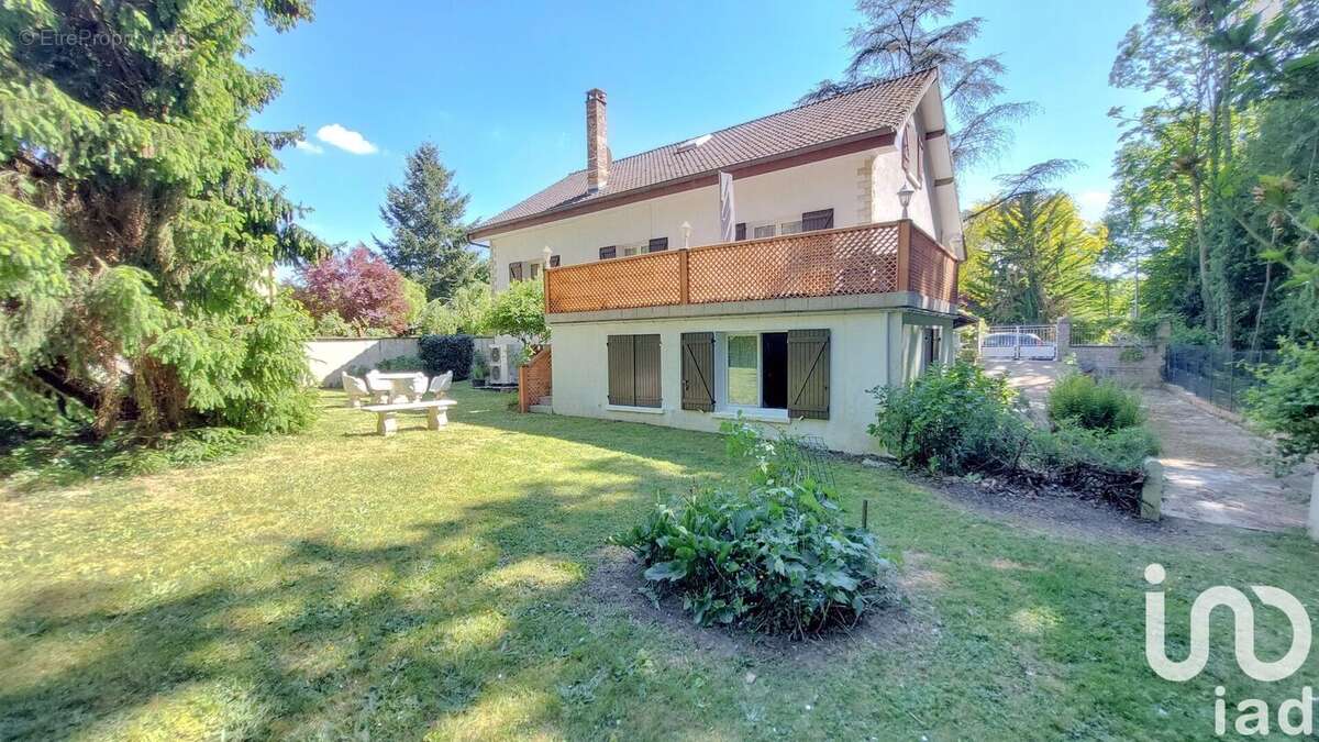 Photo 8 - Maison à LE MESNIL-SAINT-DENIS