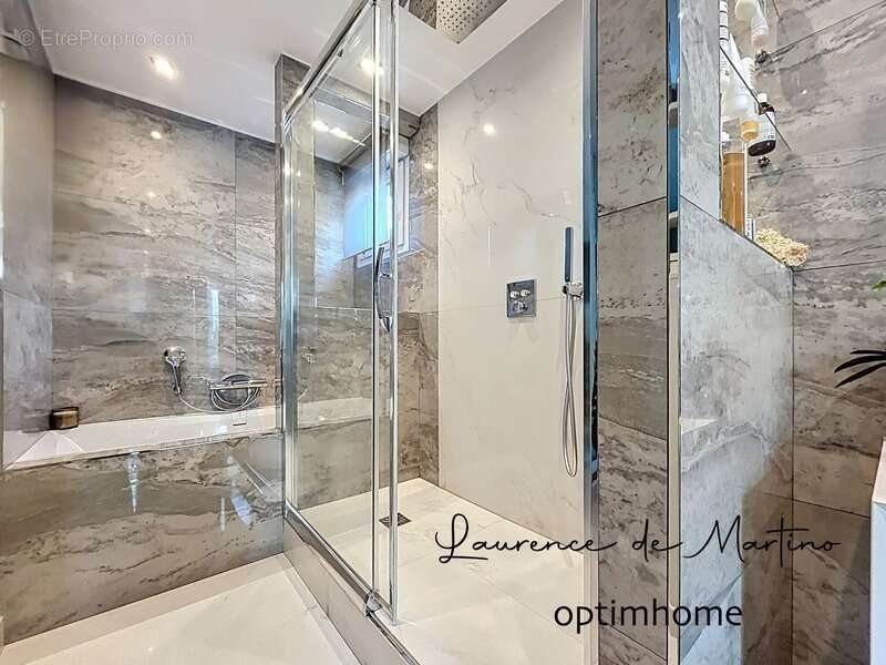 Appartement à LA GARENNE-COLOMBES