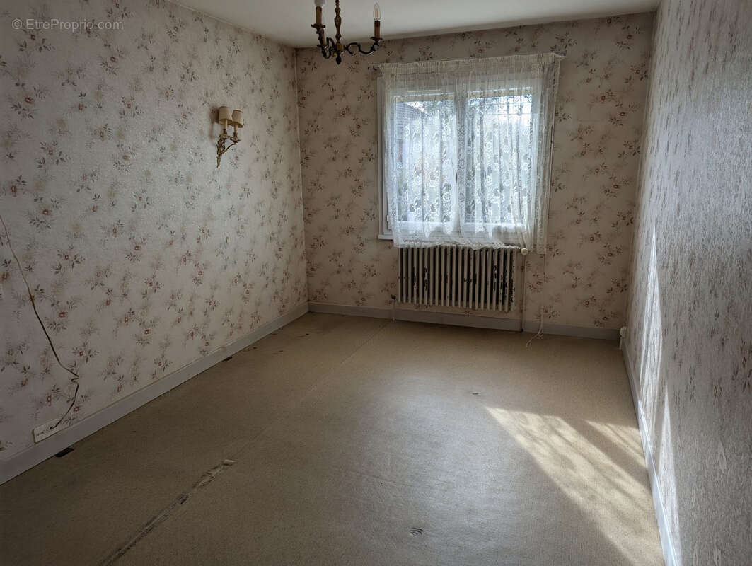 Maison à MONTGIVRAY