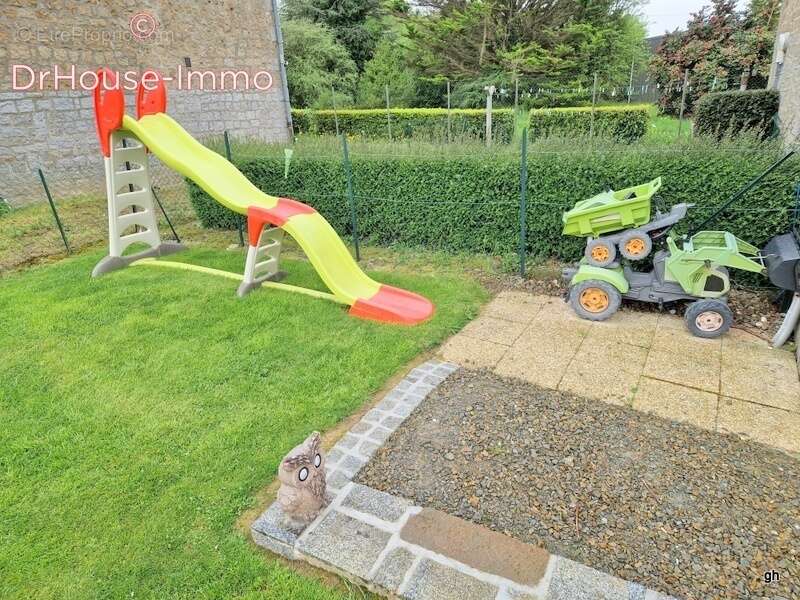 Maison à LOUVIGNE-DU-DESERT