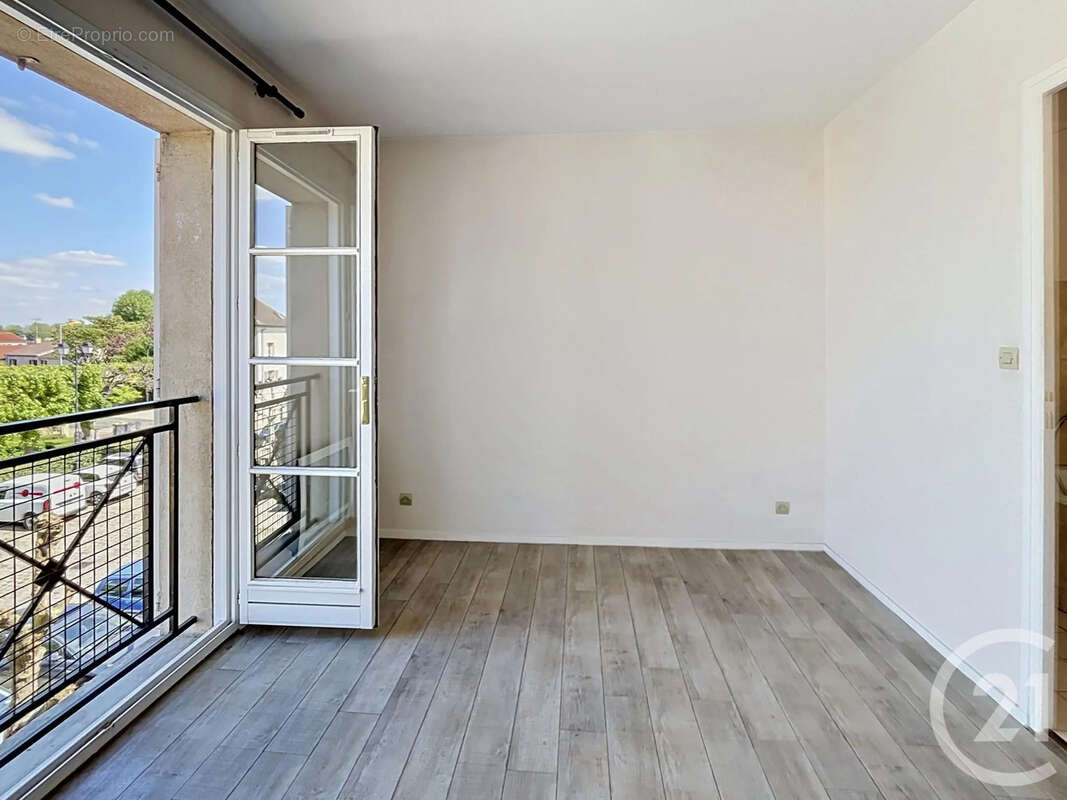 Appartement à BRIE-COMTE-ROBERT
