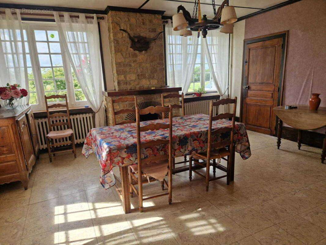 Maison à NEUVILLE-LEZ-BEAULIEU