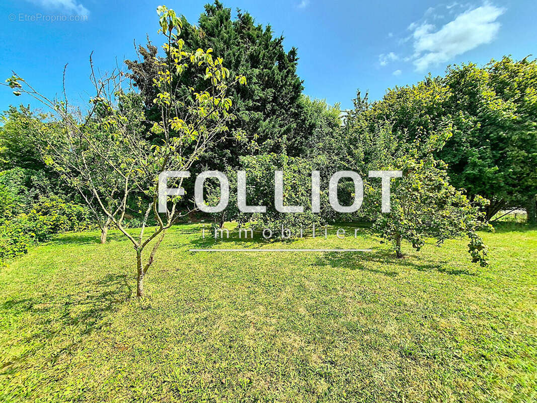 Maison à SAINTE-CROIX-GRAND-TONNE