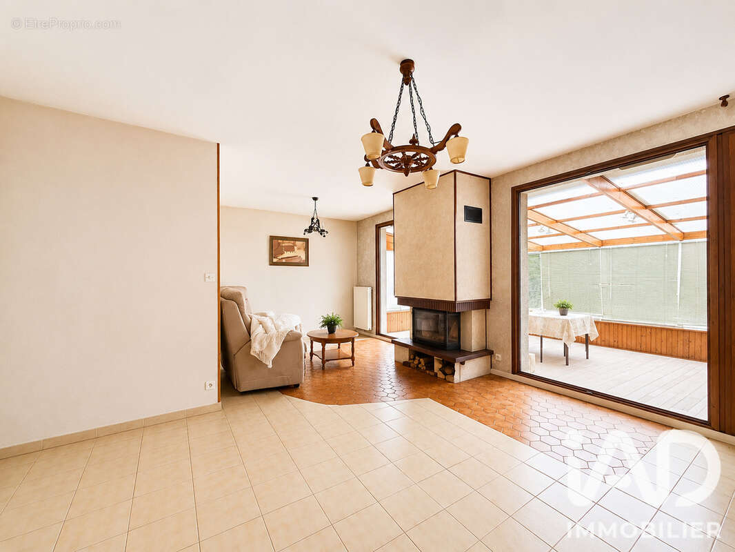 Maison 95 m² à Vienne-Le-Chateau  - photo 2