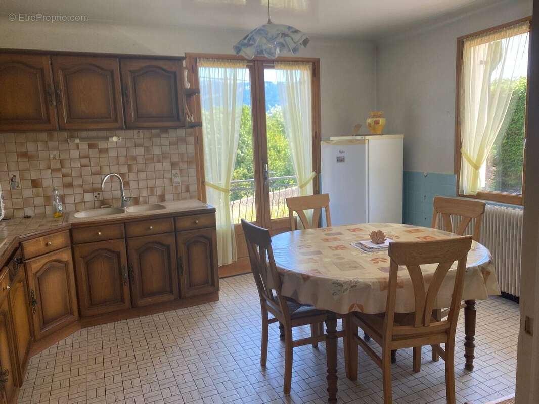 Maison à MIRIBEL-LES-ECHELLES