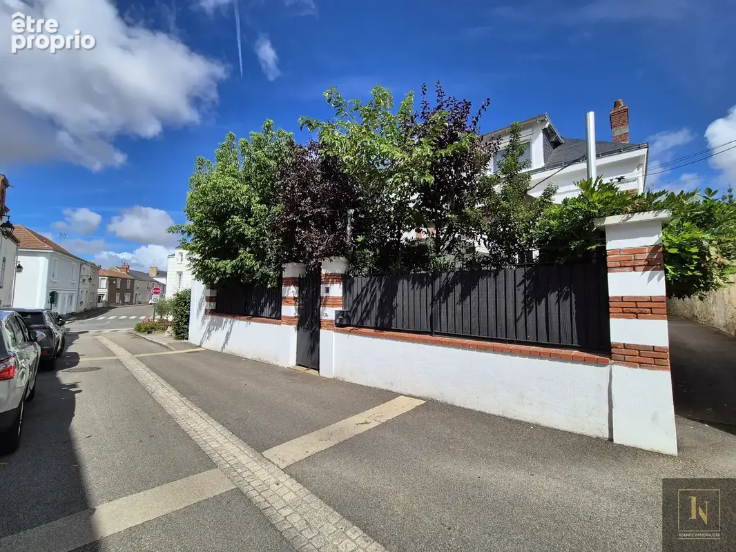 Bien d'exception Maison de VILLE 5 Chambres Garage Saint-Pere-en-Retz (44320)- Pays de RETZ - photo 2
