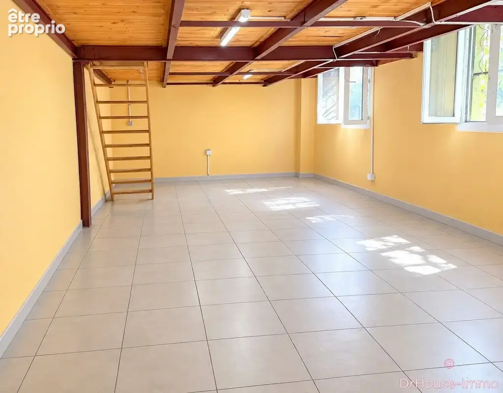 Commerce 200 m² à vendre à Marseille-15e (13015) - photo 1