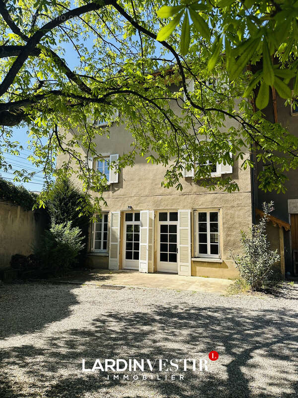 Maison à SAINT-GENIS-LAVAL