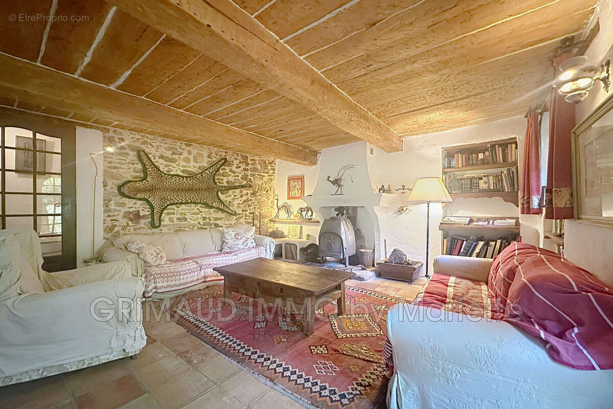 Maison à LA GARDE-FREINET