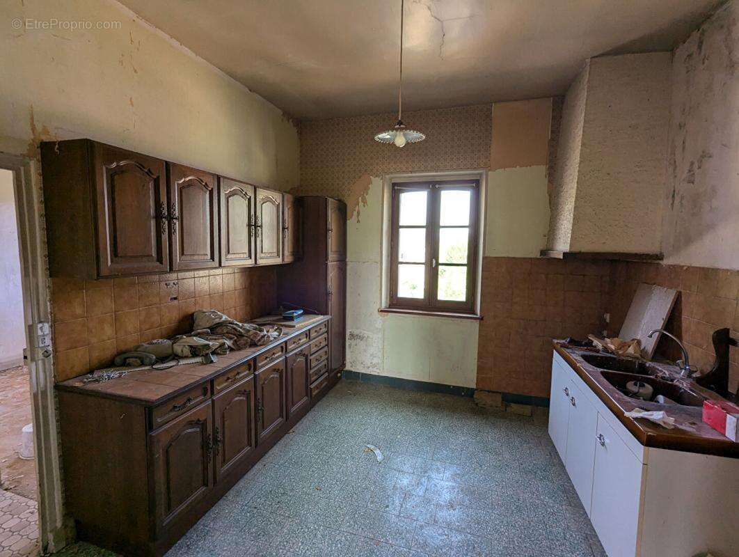 Immeuble de rapport: 2 appartements et local commercial - photo 11