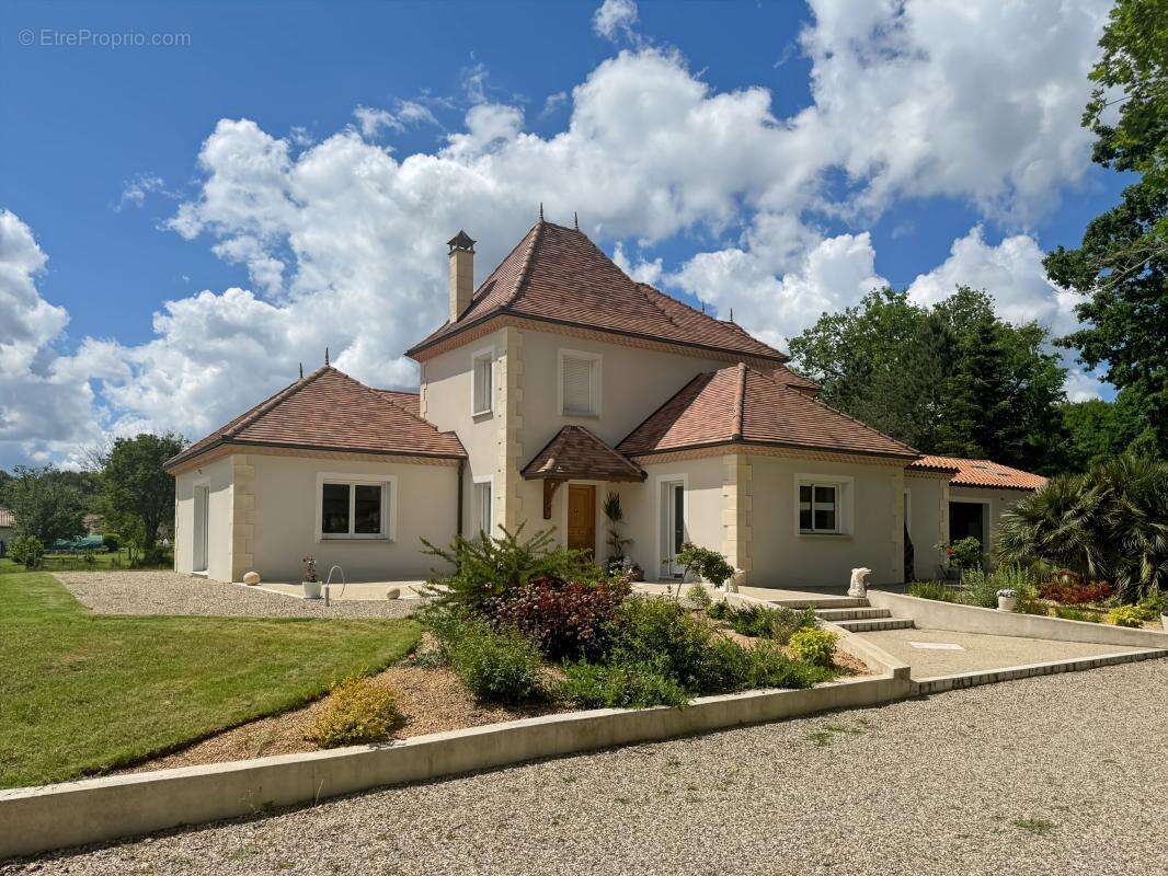 Maison à SAINT-ASTIER