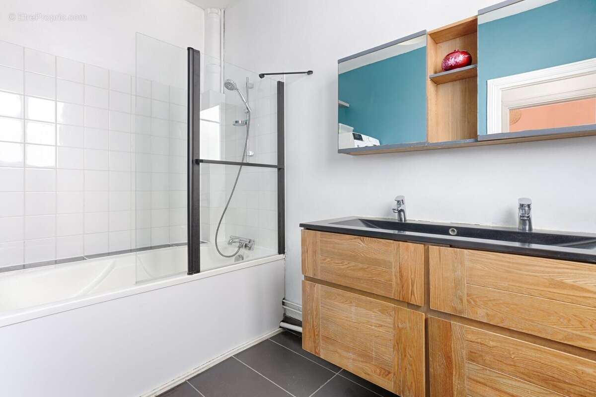 Appartement à COURBEVOIE