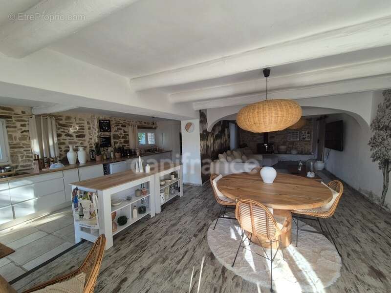 Maison à VEZENOBRES