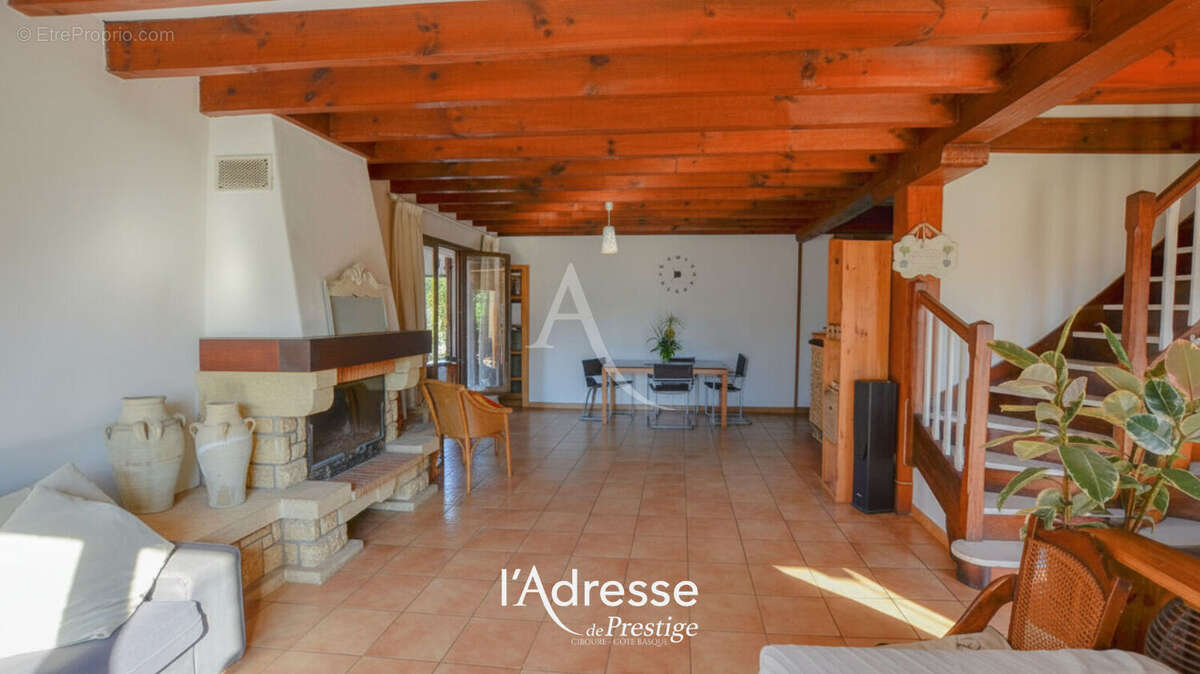Maison néo-basque à Ascain - 4 chambres sur 3 niveaux, 2 T2 locatifs - photo 5