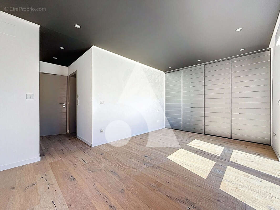 A vendre Villa Neuve à Mougins 5 pièces de 175 m² sur 1225 m² de terrain avec piscine - photo 10