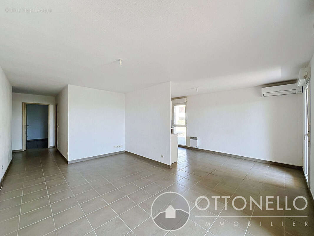 Appartement Roquebrune Sur Argens 3 pièces 72.75 m2 avec 2 terrasses et parkings - photo 2