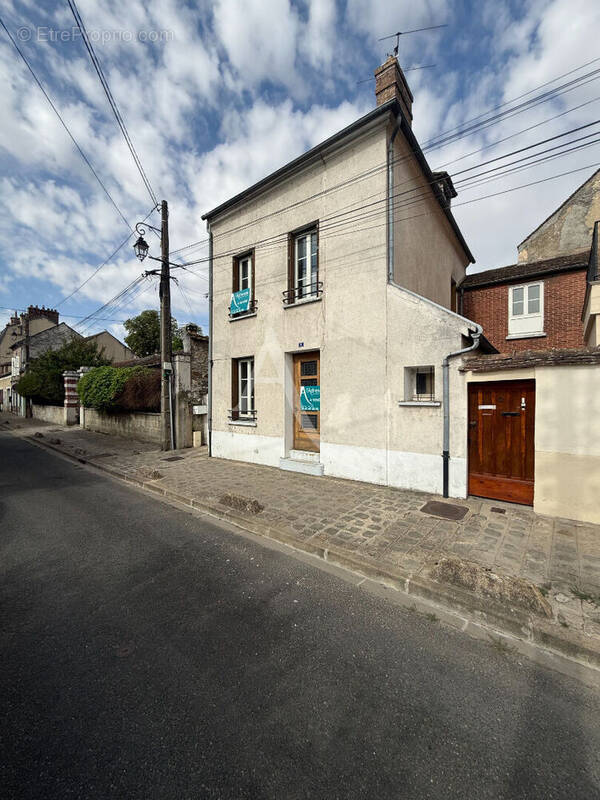 Maison à MONTEREAU-FAULT-YONNE