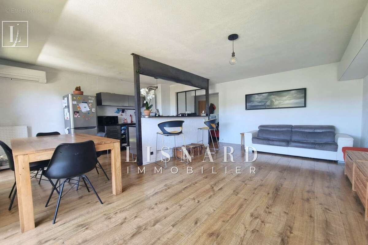 Appartement à VALLAURIS
