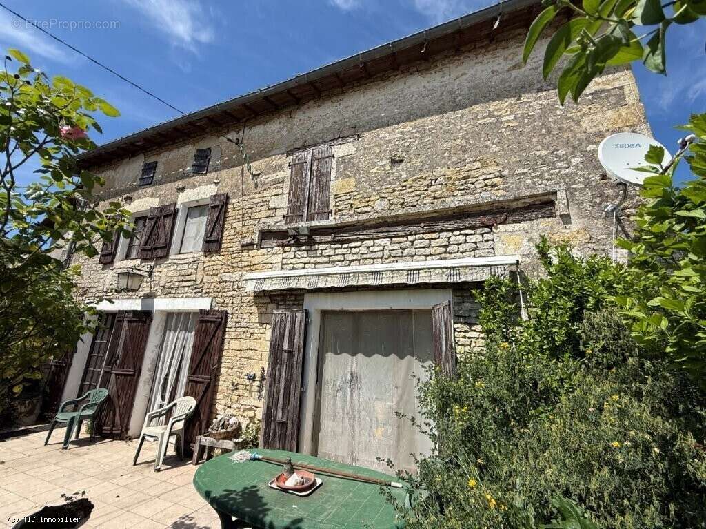 Maison à RUFFEC