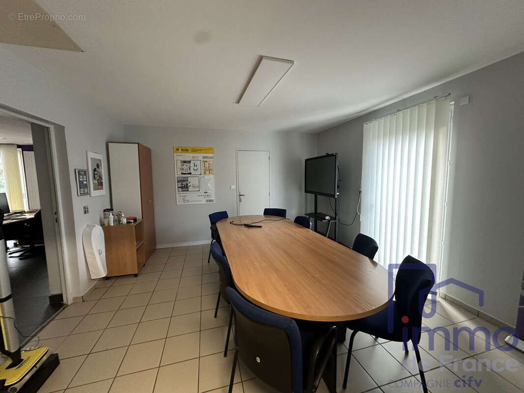 Commerce à SAINT-JUST-MALMONT