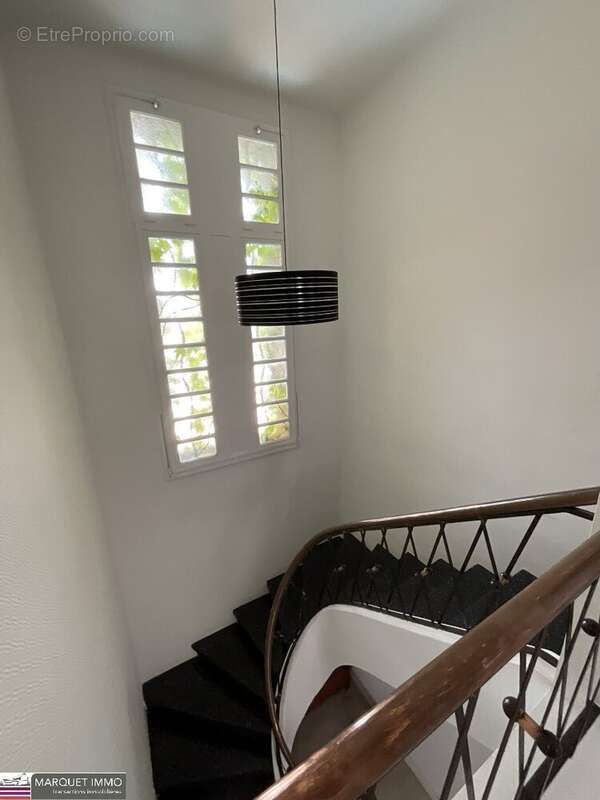 Séduisante maison de caractère T7 offrant 246 m² en 4 face sur 1 564 m² de terrain avec garage de 97 m², ascenseur, piscine - photo 26