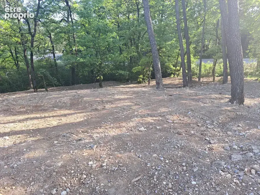 Terrain à GREASQUE