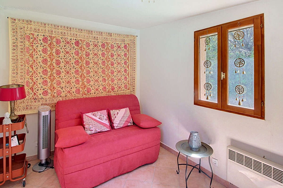 A VENDRE EN EXCLUSIVITE! Maison de plain-pied avec piscine et studio indépendant. - photo 19
