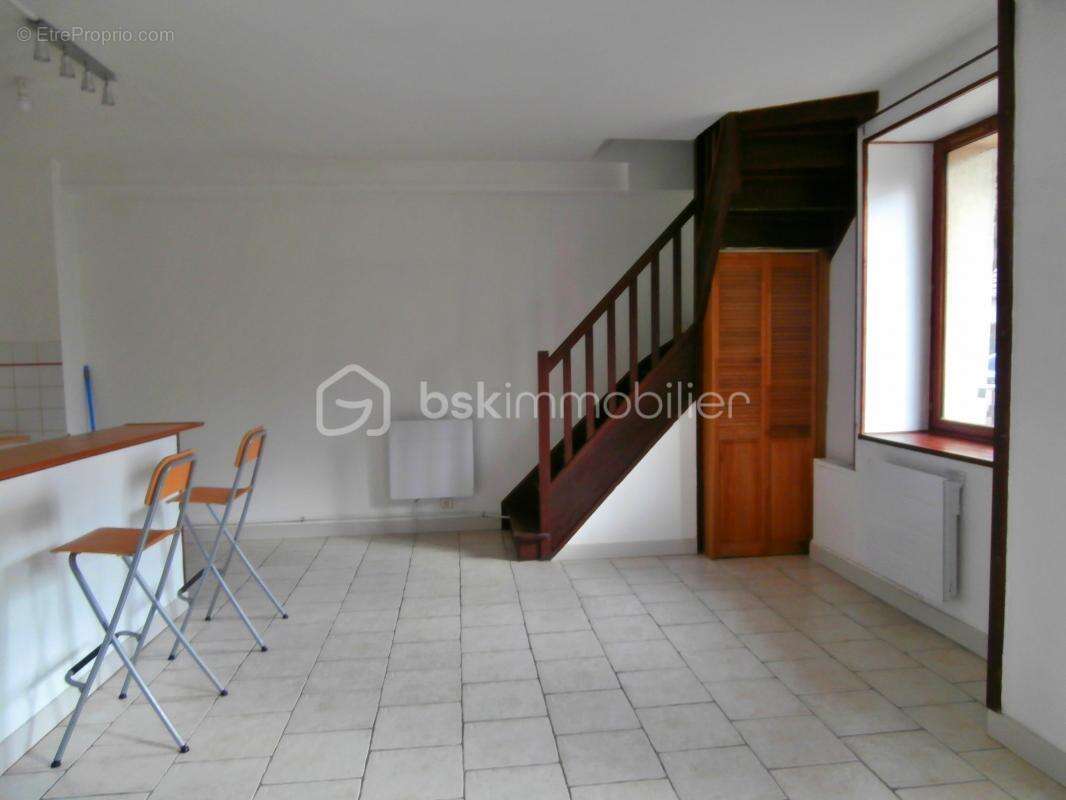 Appartement à LA CHAPELLE-EN-SERVAL