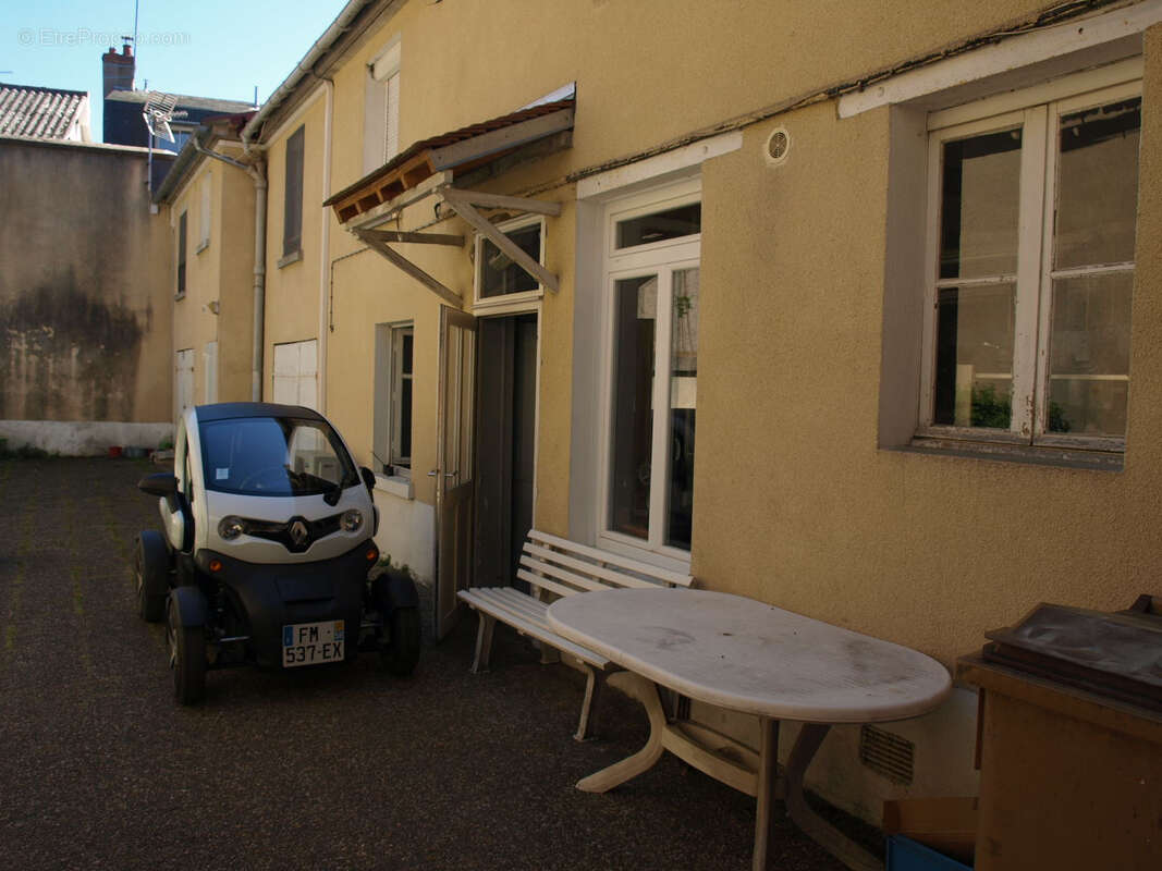 Commerce à COSNE-COURS-SUR-LOIRE