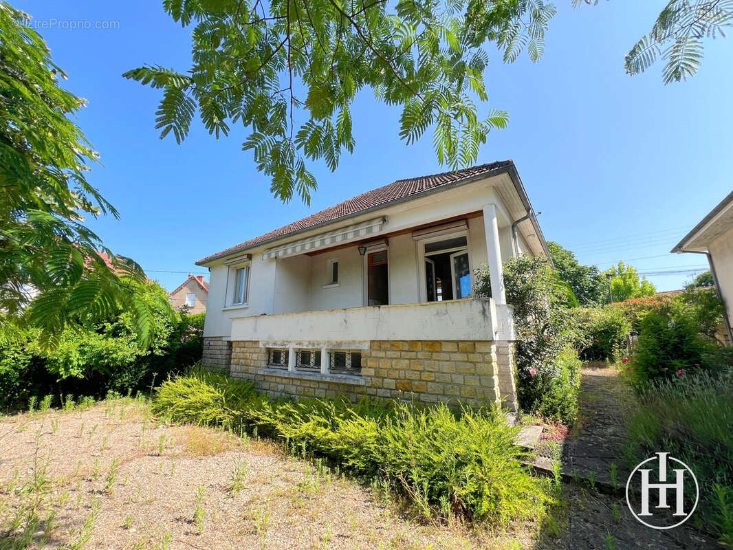 Maison à SAINT-AMAND-MONTROND