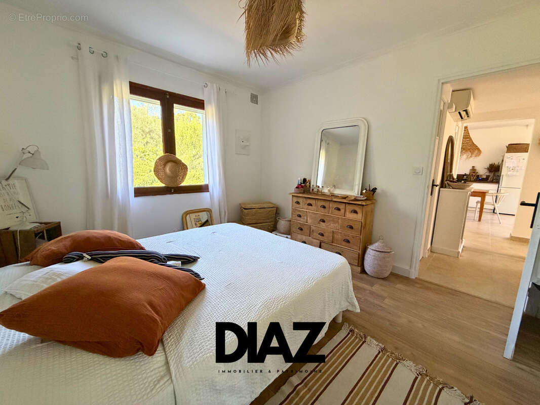 Appartement T3 de 94 m2 avec terrasse de 6 m2, terrain privatif de 510 m2 et grand garage   Nîmes, secteur Boi - photo 5