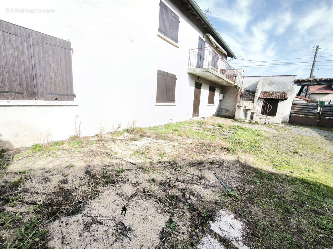 Appartement à VEAUCHE