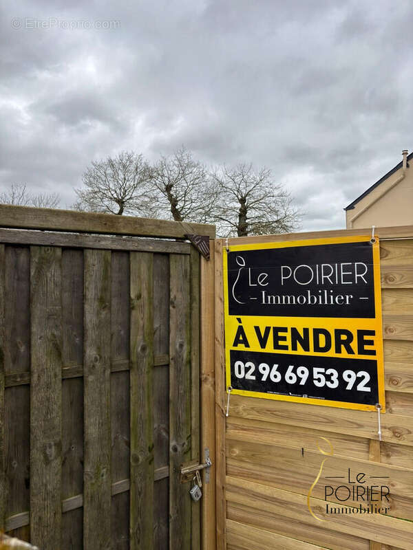 Terrain à JUGON-LES-LACS