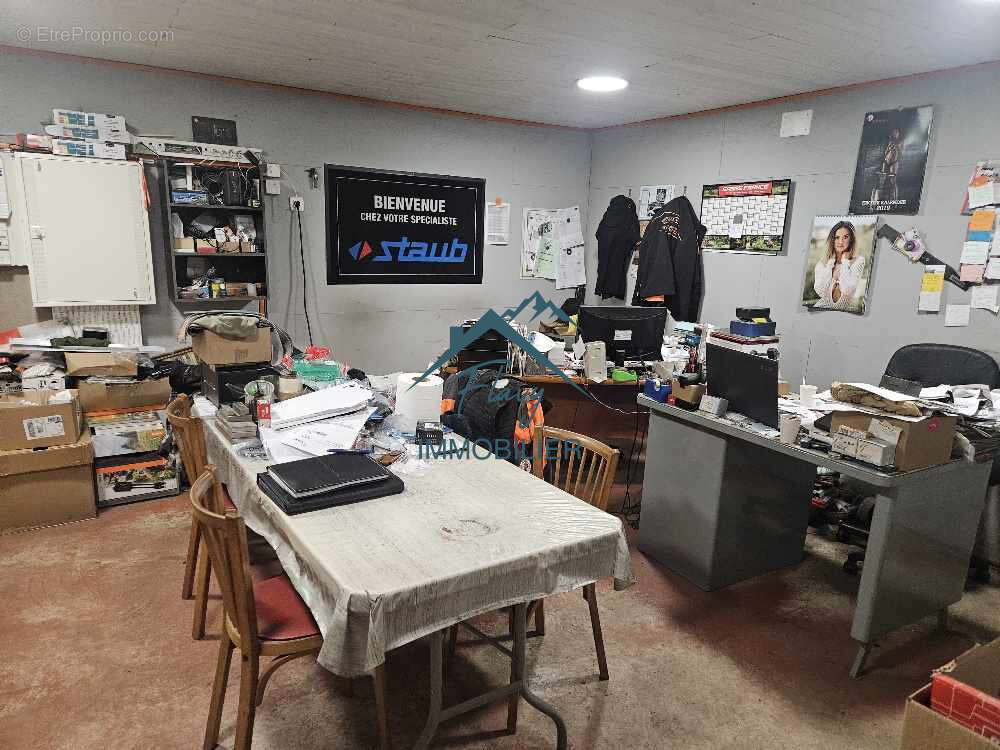 Commerce à LEPANGES-SUR-VOLOGNE