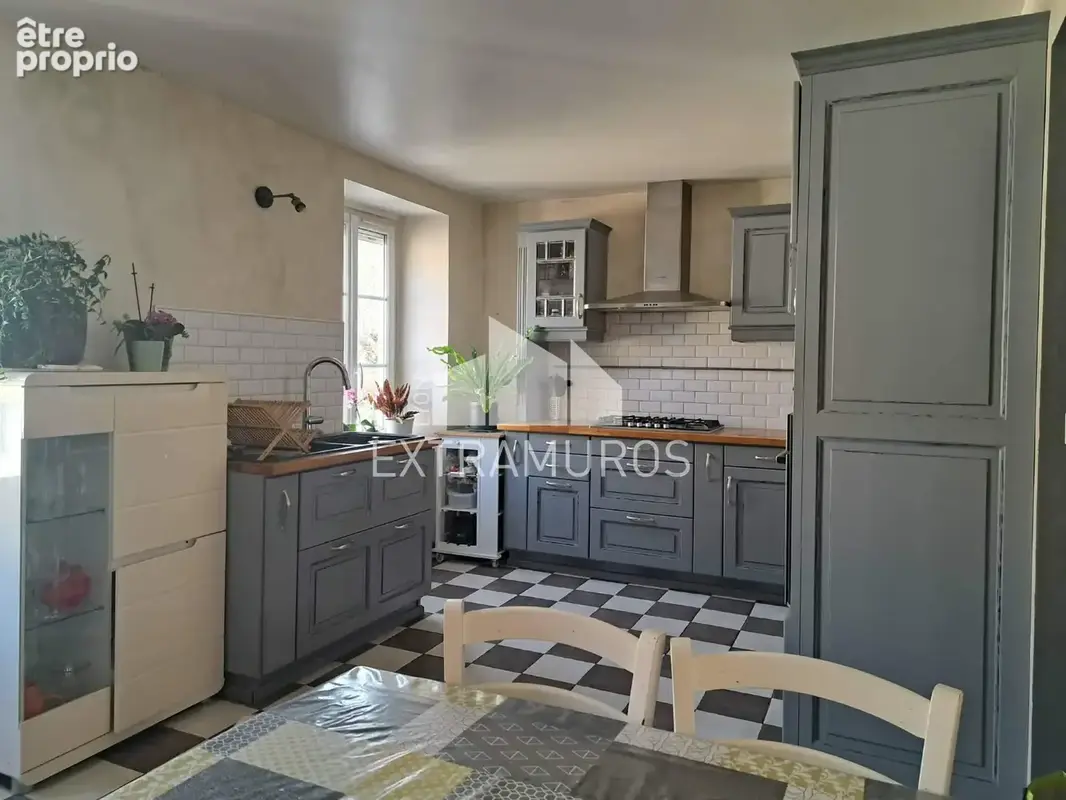 A vendre au coeur du bourg de courzieu maison ancienne renovee avec terrasse + annexes - photo 11