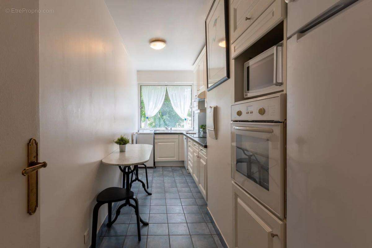 Appartement à COURBEVOIE