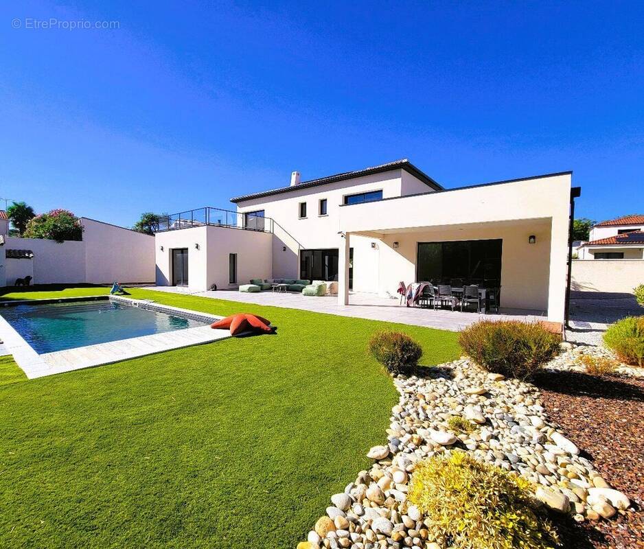 Maison 220 m² à Tourbes  - photo 1
